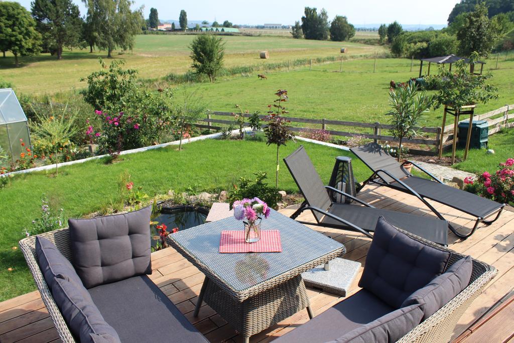 Ferienhof Graefe - 3-Seiten Hof Mit Grossem Garten, Pool & Sauna Meißen Esterno foto