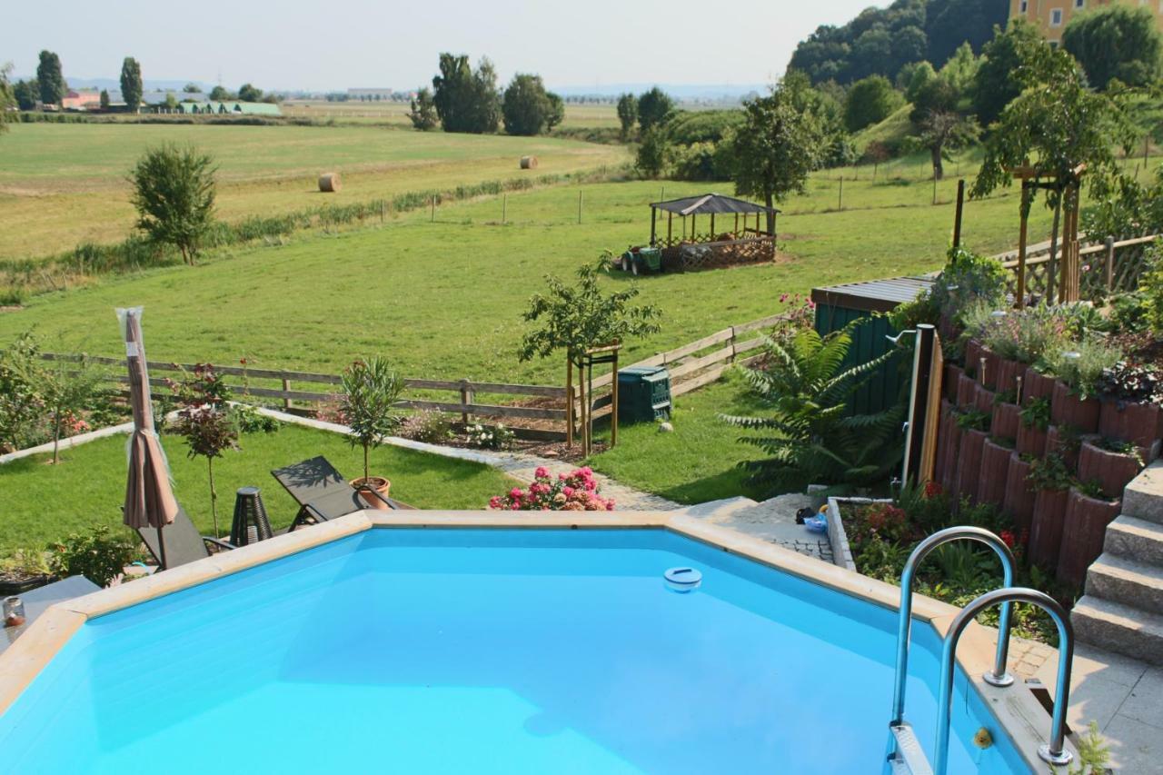 Ferienhof Graefe - 3-Seiten Hof Mit Grossem Garten, Pool & Sauna Meißen Esterno foto